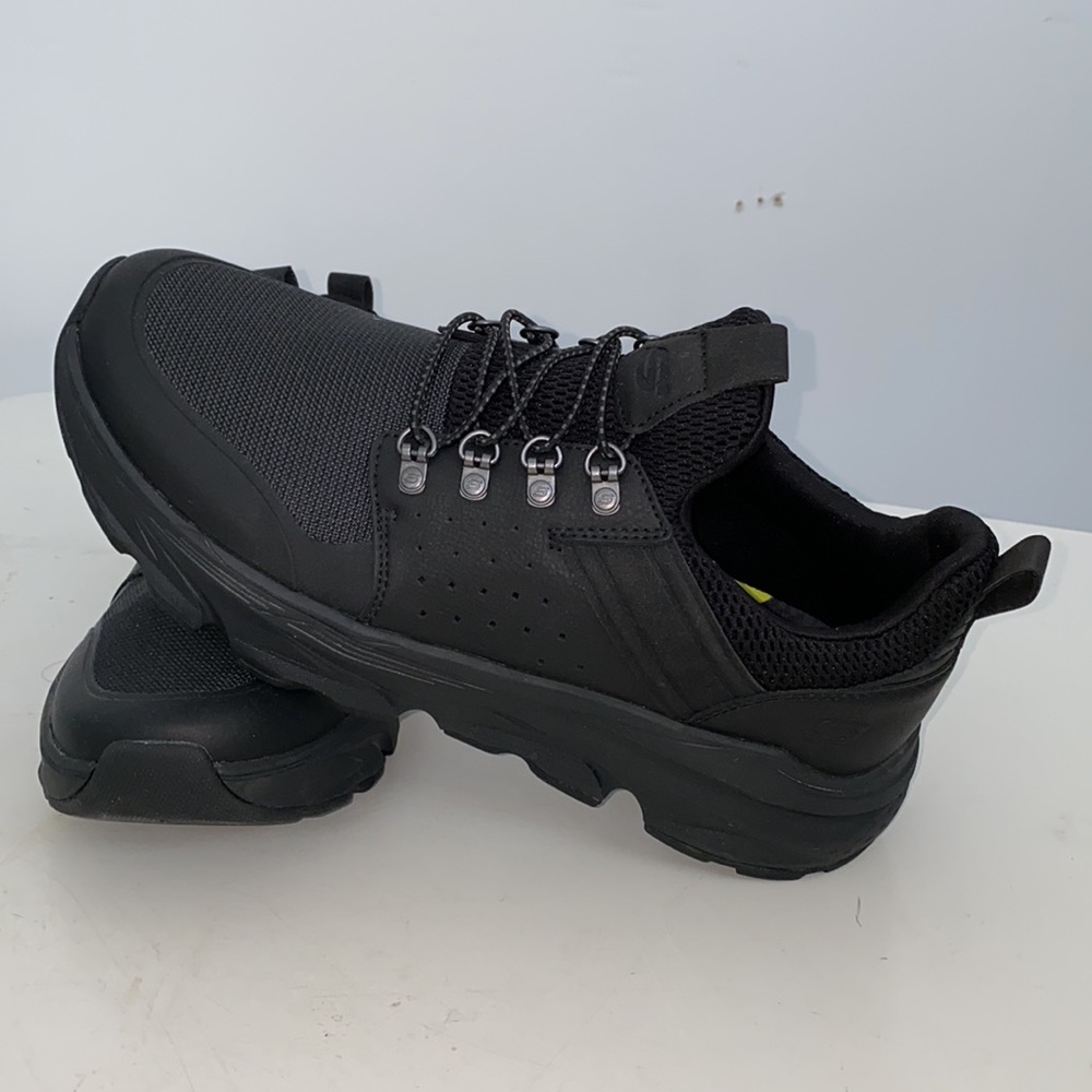 SKECHERS STREETWEAR AIR COOLED MEMORY FOAM NWT